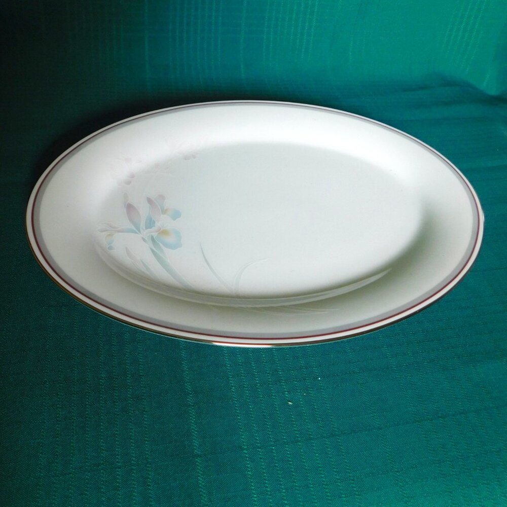 Noritake Malverne 3501 (1983) 14 inch oval platter near mint condition